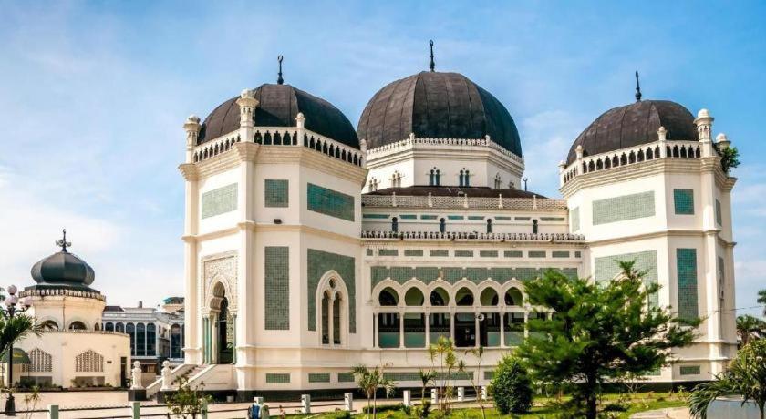 Oyo 2720 Sutomo Inn Medan Exterior foto